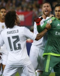  诺伊尔伤愈复出，拜仁门神扑点救主  