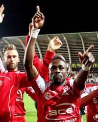  斯特拉斯堡与兰斯上演进球大战平分秋色