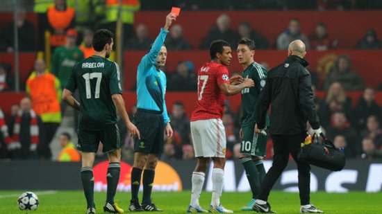  曼联战平利兹联，B费染红引发争议  