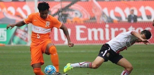  里昂队长续约三年成球队后防定海神针  