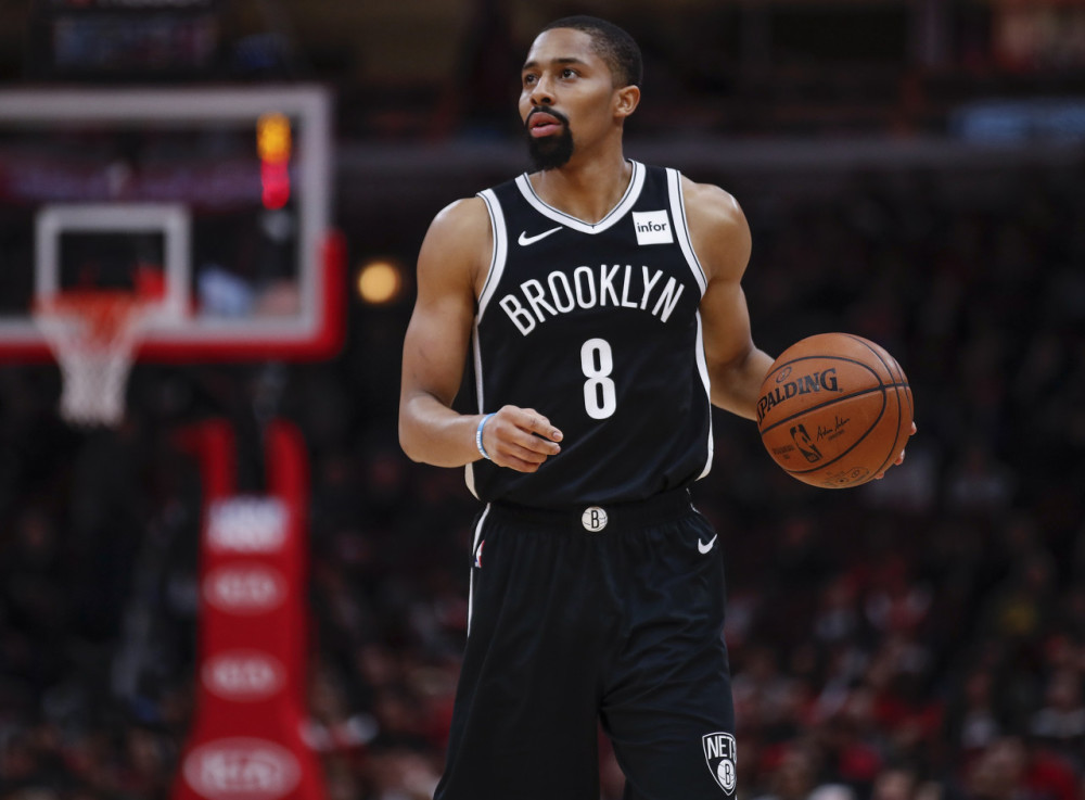  霍勒迪致命抢断雄鹿一分险胜篮网